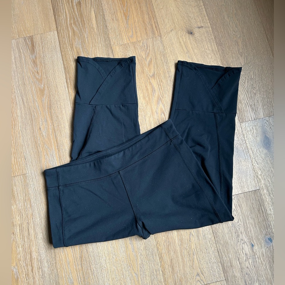Large Athleta Crop Leggings, Black Capri Tulip Hem Leggings
